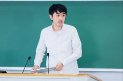 M针对狂言语模子 